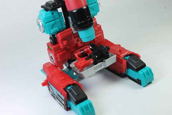 Deluxe Perceptor   More Titans Return Wave 4 Photos  (22 of 23)